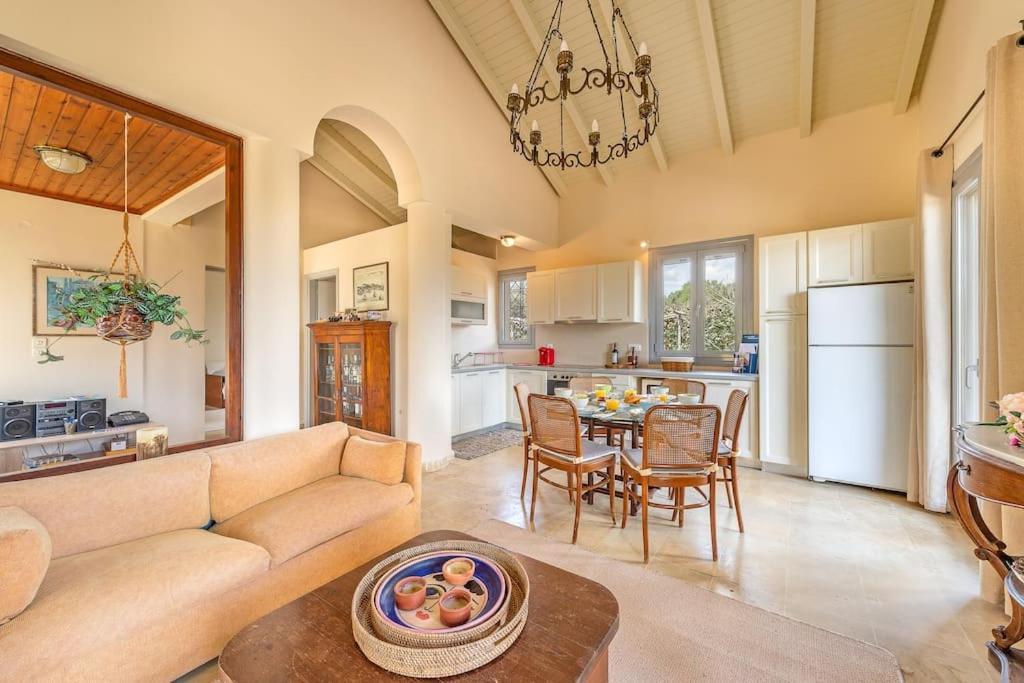 ספרטיה Villa Loukia מראה חיצוני תמונה
