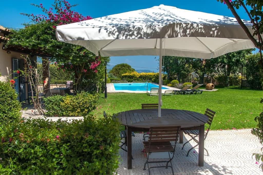 ספרטיה Villa Loukia מראה חיצוני תמונה