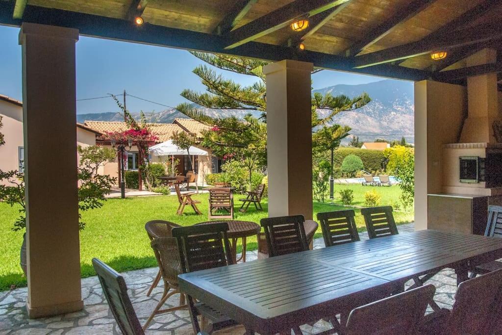 ספרטיה Villa Loukia מראה חיצוני תמונה