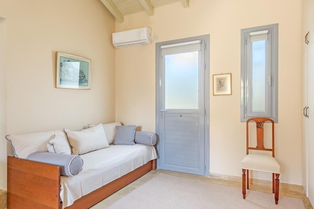 ספרטיה Villa Loukia מראה חיצוני תמונה